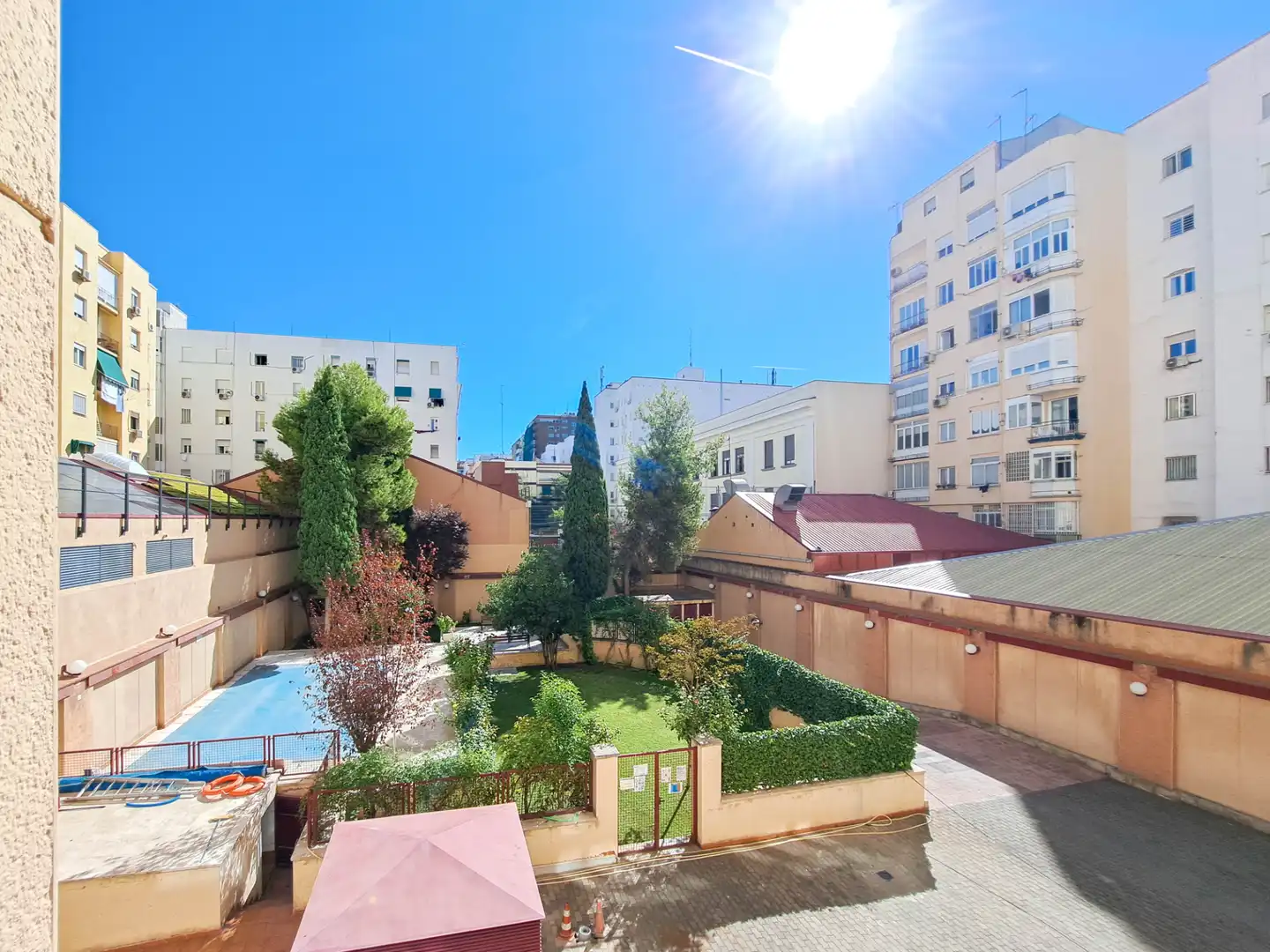 Vista exterior de Estudi en venda en Madrid amb Aire condicionat, Calefacció i Parquet