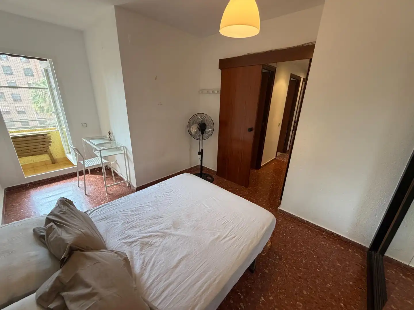 Habitación de Piso para compartir en Valencia con Aire acondicionado, Trastero y Amueblado