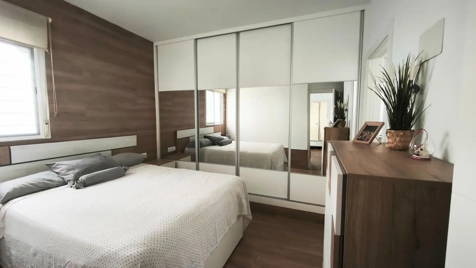 Bedroom of Detached homes for sale in Málaga  with Air Conditioner and Terrace