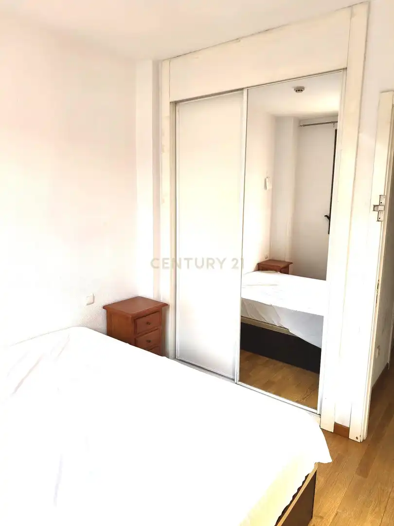 Dormitori de Apartament en venda en Madrid amb Balcó