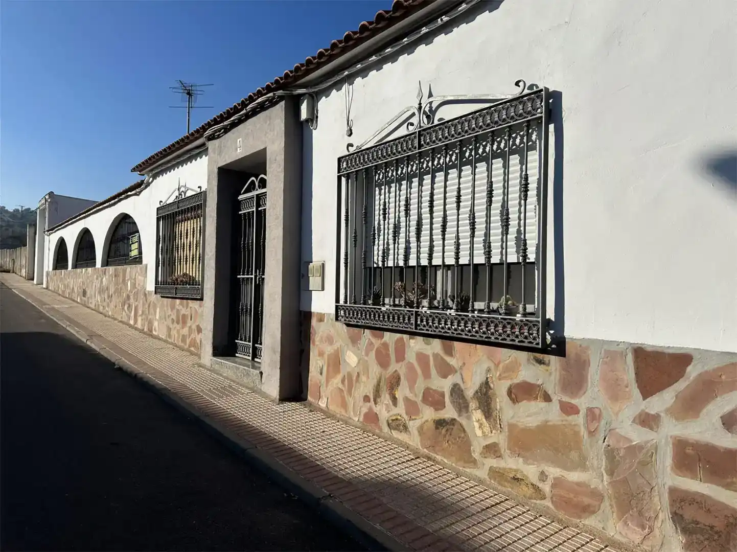 Vista exterior de Planta baja en venta en Puerto Lápice con Trastero y Amueblado