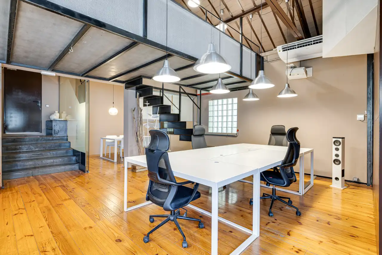 Büro zur Miete in Barcelona mit Klimaanlage, Heizung und Terrasse