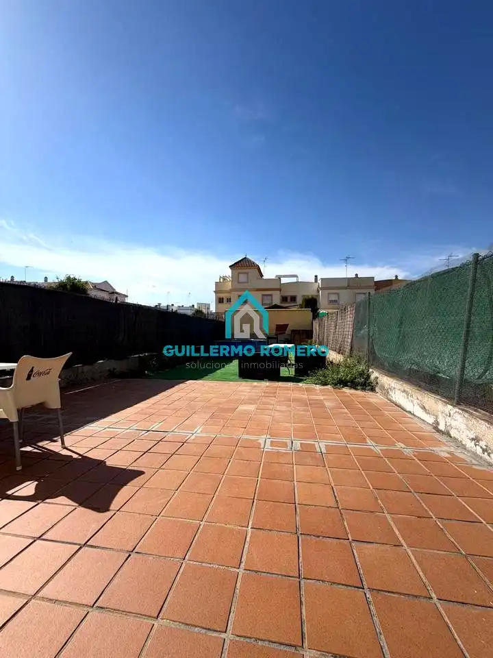 Vista exterior de Casa o xalet en venda en Huévar del Aljarafe