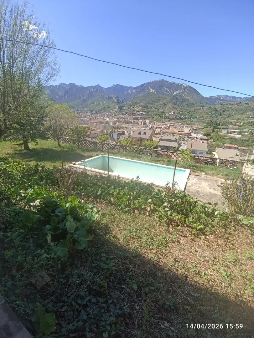 Piscina de Casa o xalet en venda en Berga amb Calefacció, Jardí privat i Traster