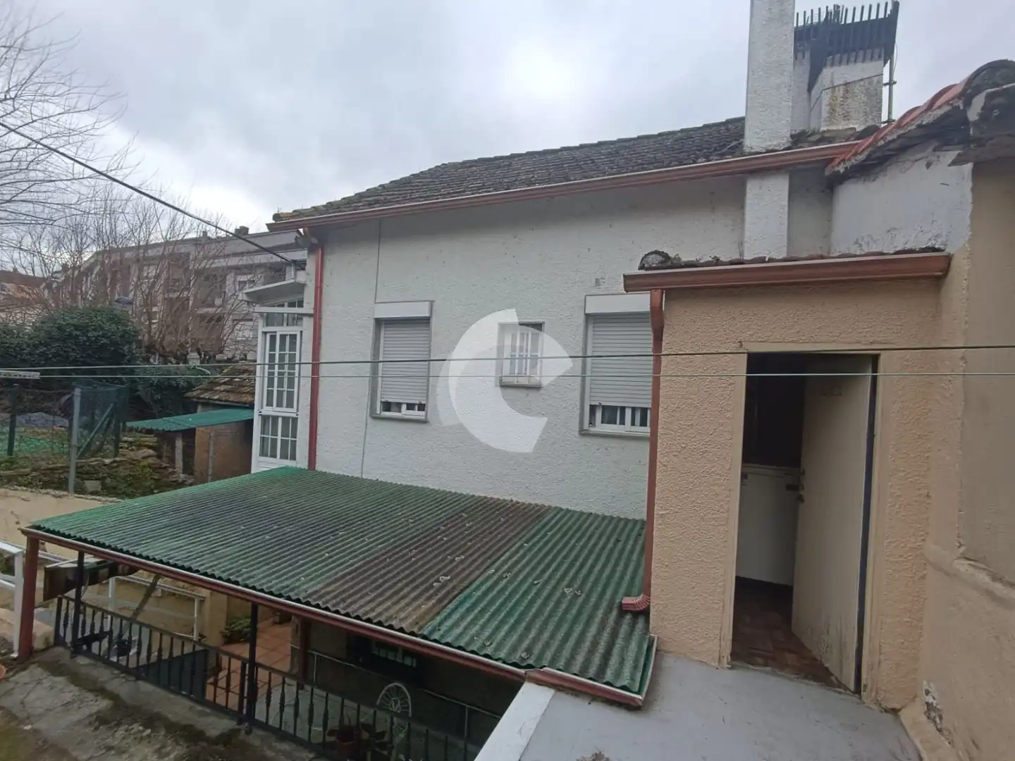 Vista exterior de Casa adosada en venta en Ourense Capital  con Calefacción, Jardín privado y Trastero