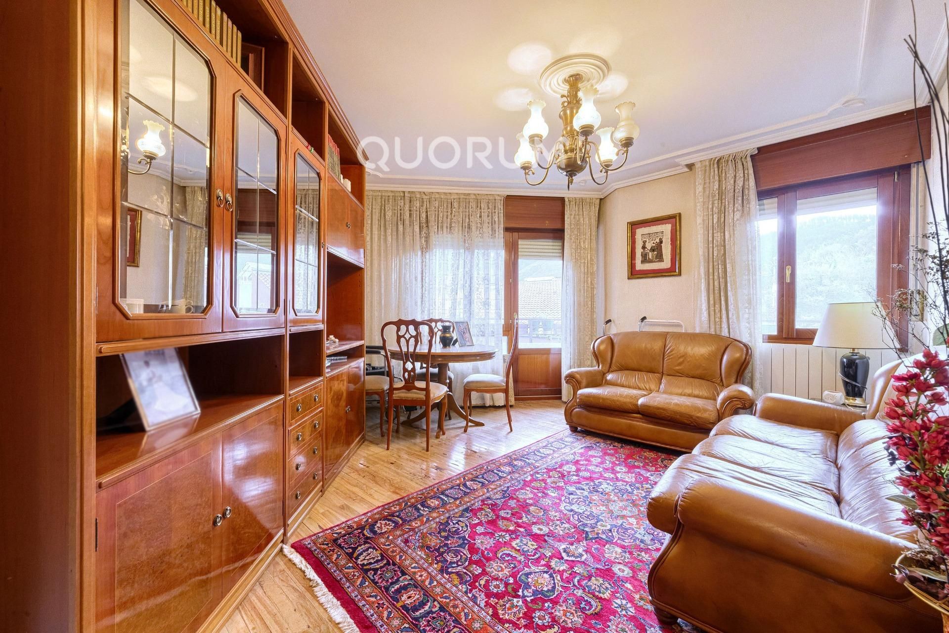 Sala d'estar de Pis en venda en Ugao- Miraballes amb Calefacció, Traster i Balcó