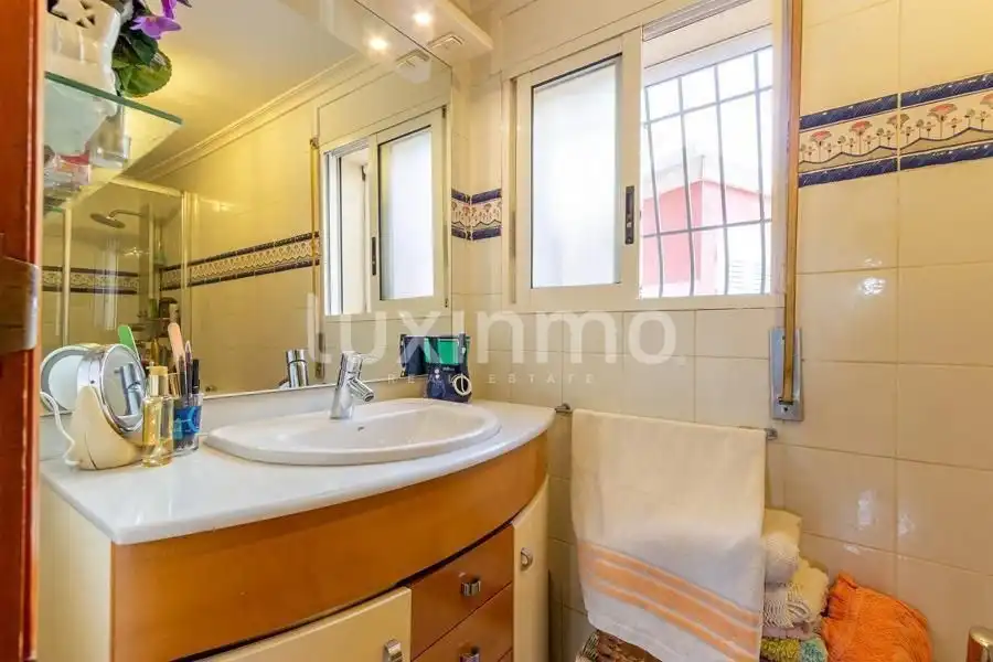 Badezimmer von Haus oder Chalet zum Verkauf in Finestrat mit Terrasse, Abstellraum und Schwimmbad