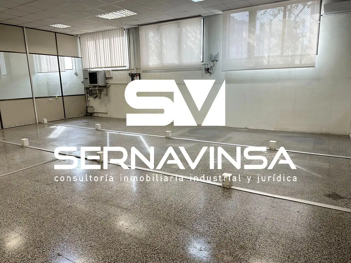 Vista exterior de Nave industrial de alquiler en Sabadell