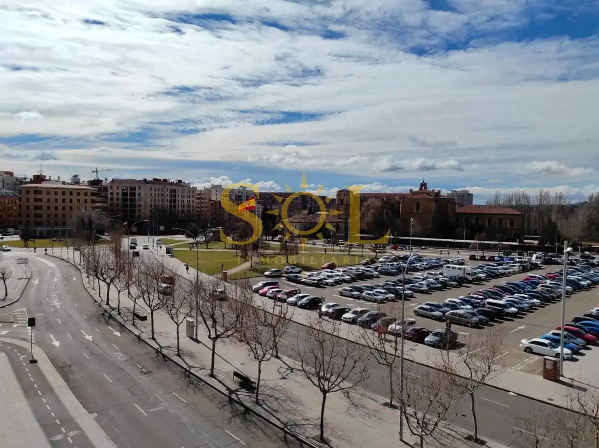 Dúplex amb ascensor en venda a Avenida de los Reyes Leoneses 10, imagen 34