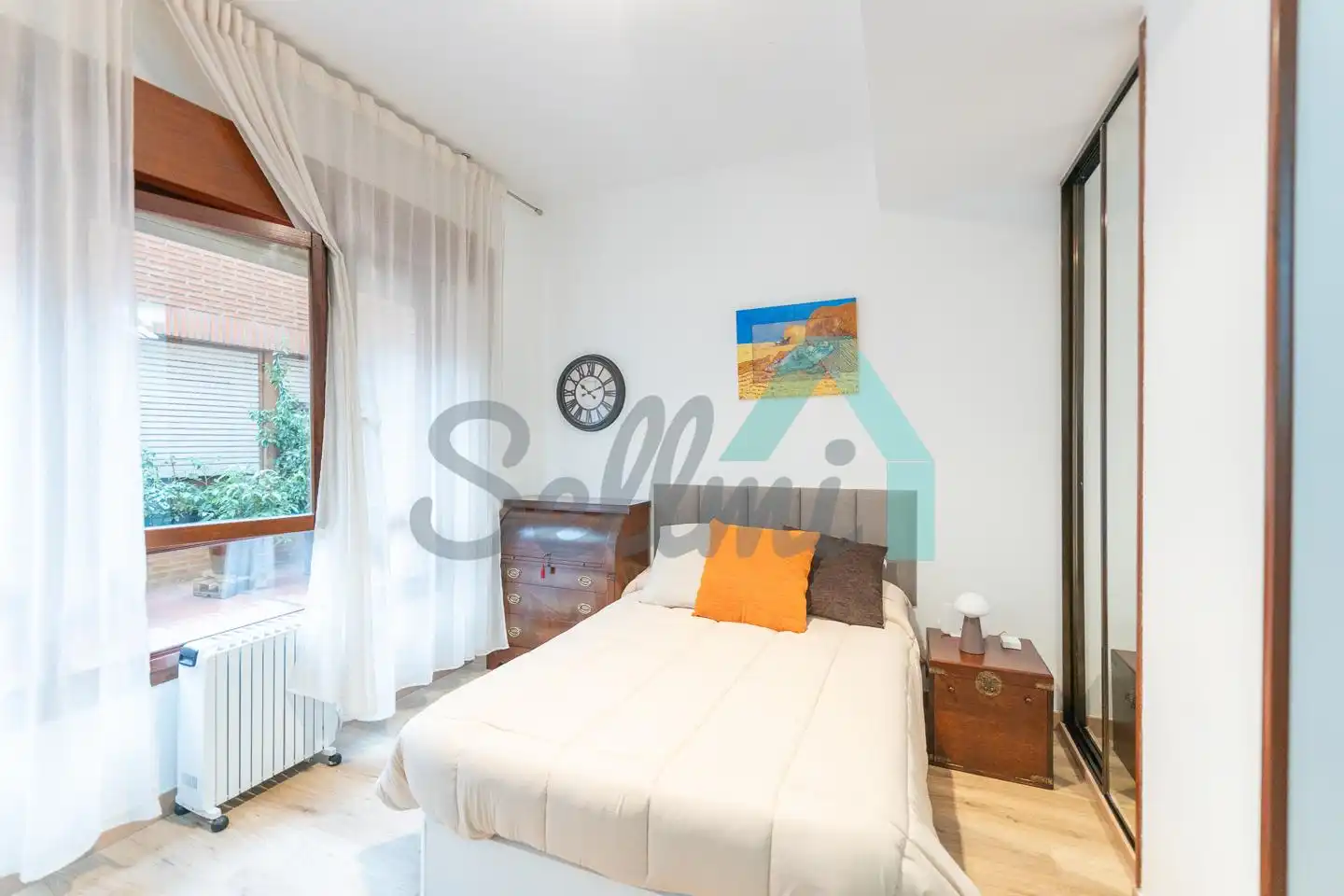 Habitación de Estudio de alquiler en Oviedo  con Parquet y Amueblado