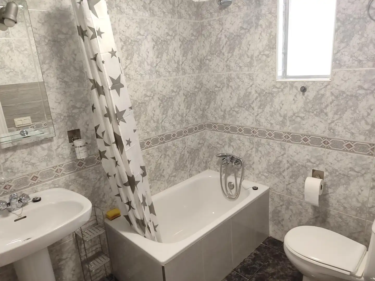 Bathroom of Flat for rent in Granada