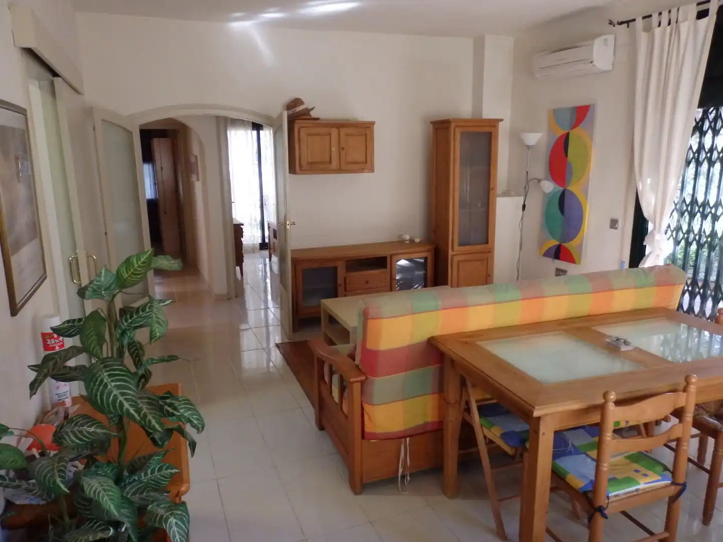 Sala d'estar de Casa o xalet en venda en Mont-roig del Camp amb Aire condicionat, Jardí privat i Terrassa