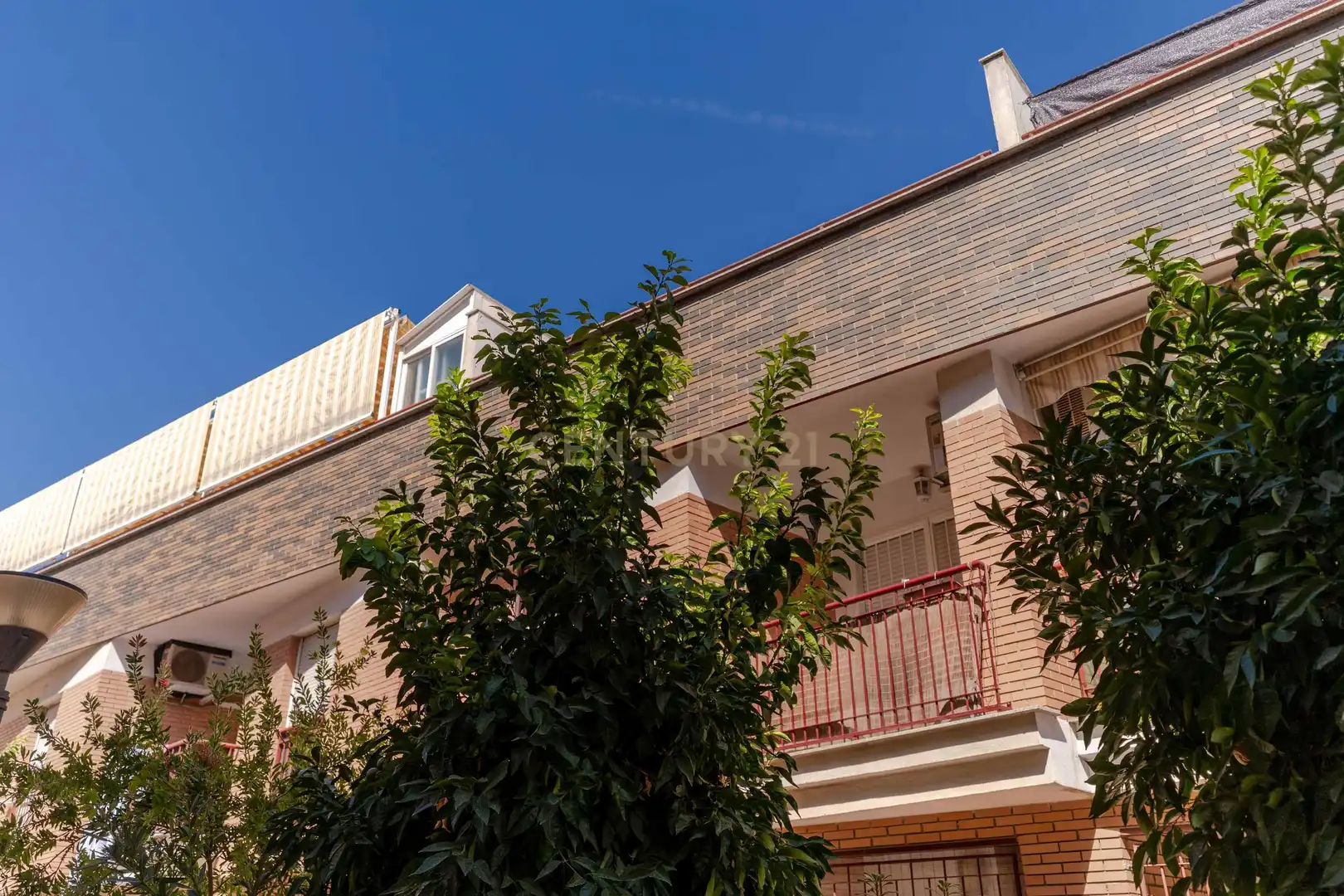Vista exterior de Apartament en venda en Churriana de la Vega amb Jardí privat i Piscina comunitària
