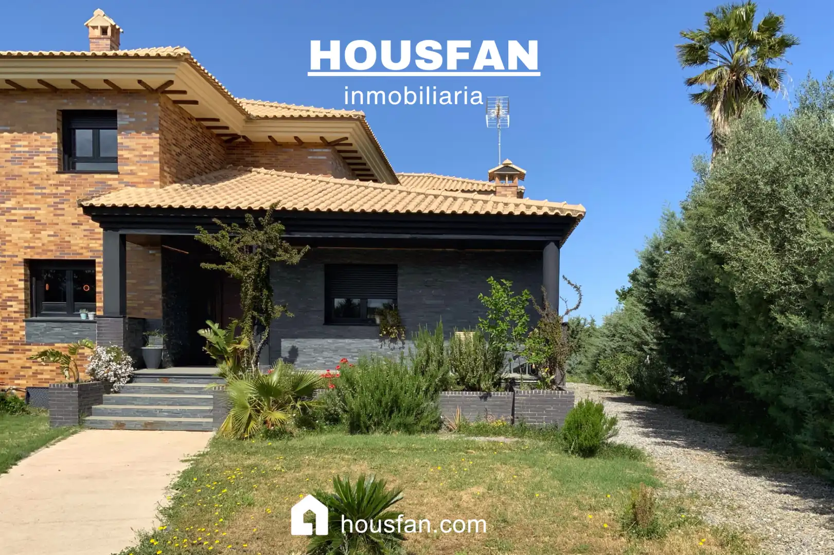 Vista exterior de Casa o xalet en venda en Cáceres amb Aire condicionat, Calefacció i Jardí privat