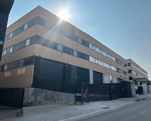 Vista exterior de Nau industrial de lloguer en Badalona