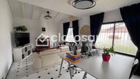 Sala d'estar de Casa o xalet en venda en Coín amb Aire condicionat, Terrassa i Piscina