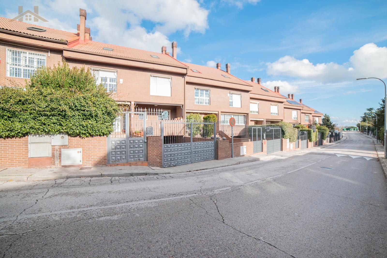 Vista exterior de Casa o xalet en venda en Las Rozas de Madrid amb Aire condicionat, Calefacció i Jardí privat