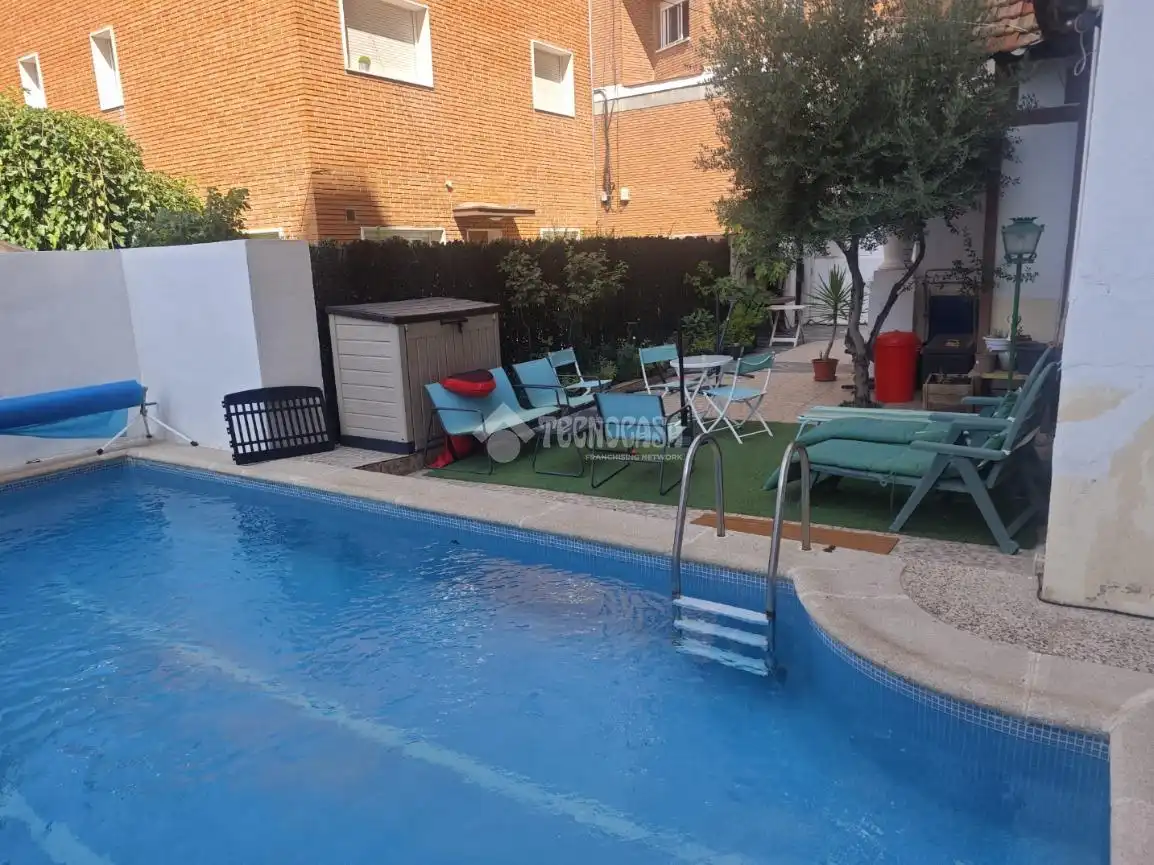 Piscina de Casa o xalet en venda en Madrid amb Calefacció i Piscina