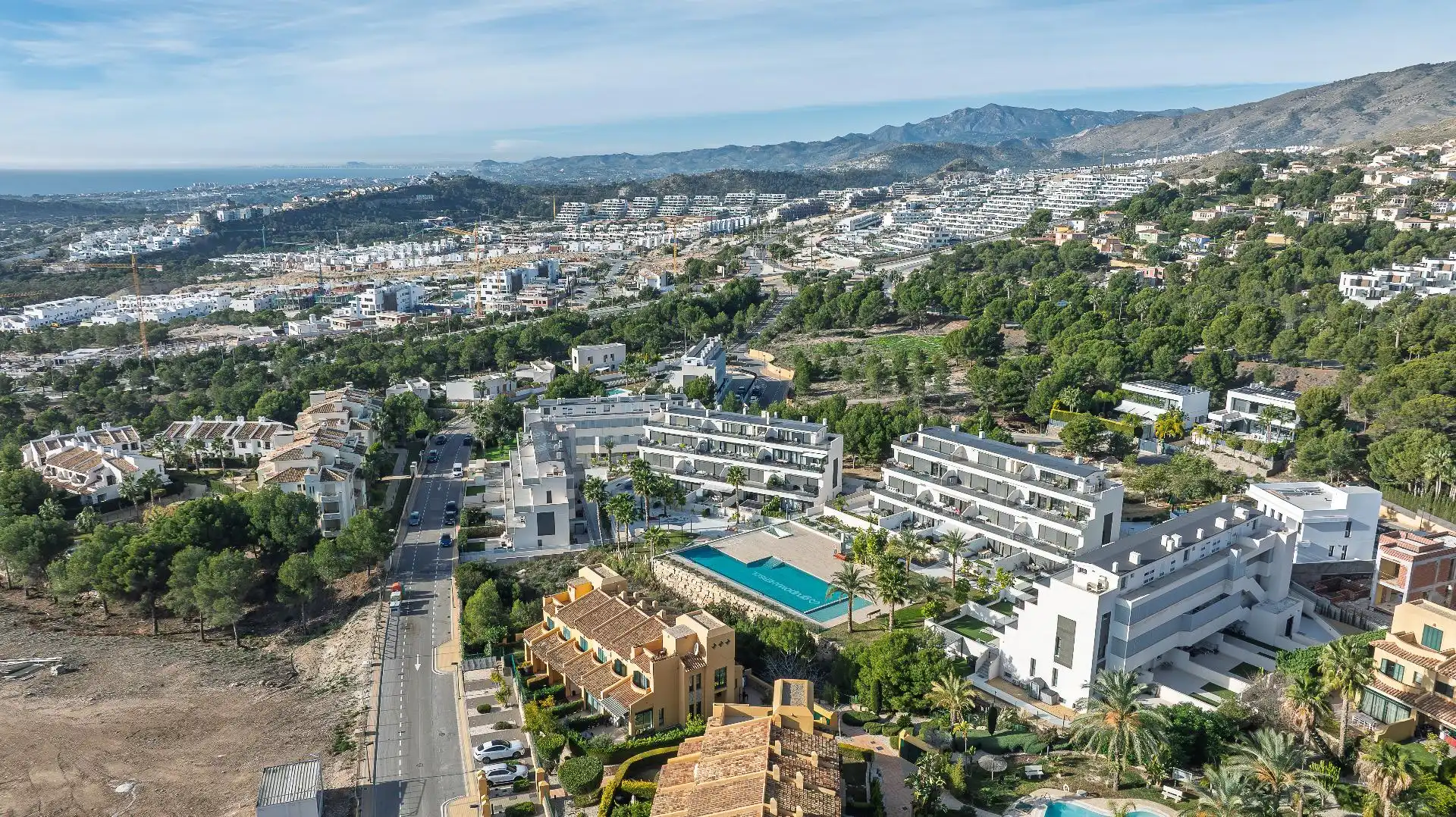 Vista exterior de Dúplex en venda en Finestrat amb Aire condicionat, Calefacció i Jardí privat