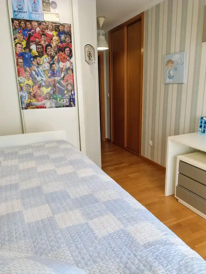 Dormitori de Pis en venda en Pontevedra Capital  amb Jardí privat, Parquet i Traster