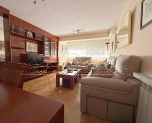 Living room of Flat to rent in  Madrid Capital  with Air Conditioner, Heating and Furnished