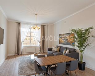 Sala d'estar de Apartament en venda en  Madrid Capital amb Aire condicionat, Calefacció i Parquet
