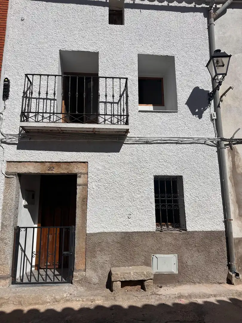 Vista exterior de Casa o xalet en venda en El Hoyo de Pinares , Ávila