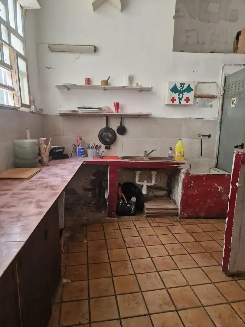 Local comercial de lloguer a Este, imagen 9