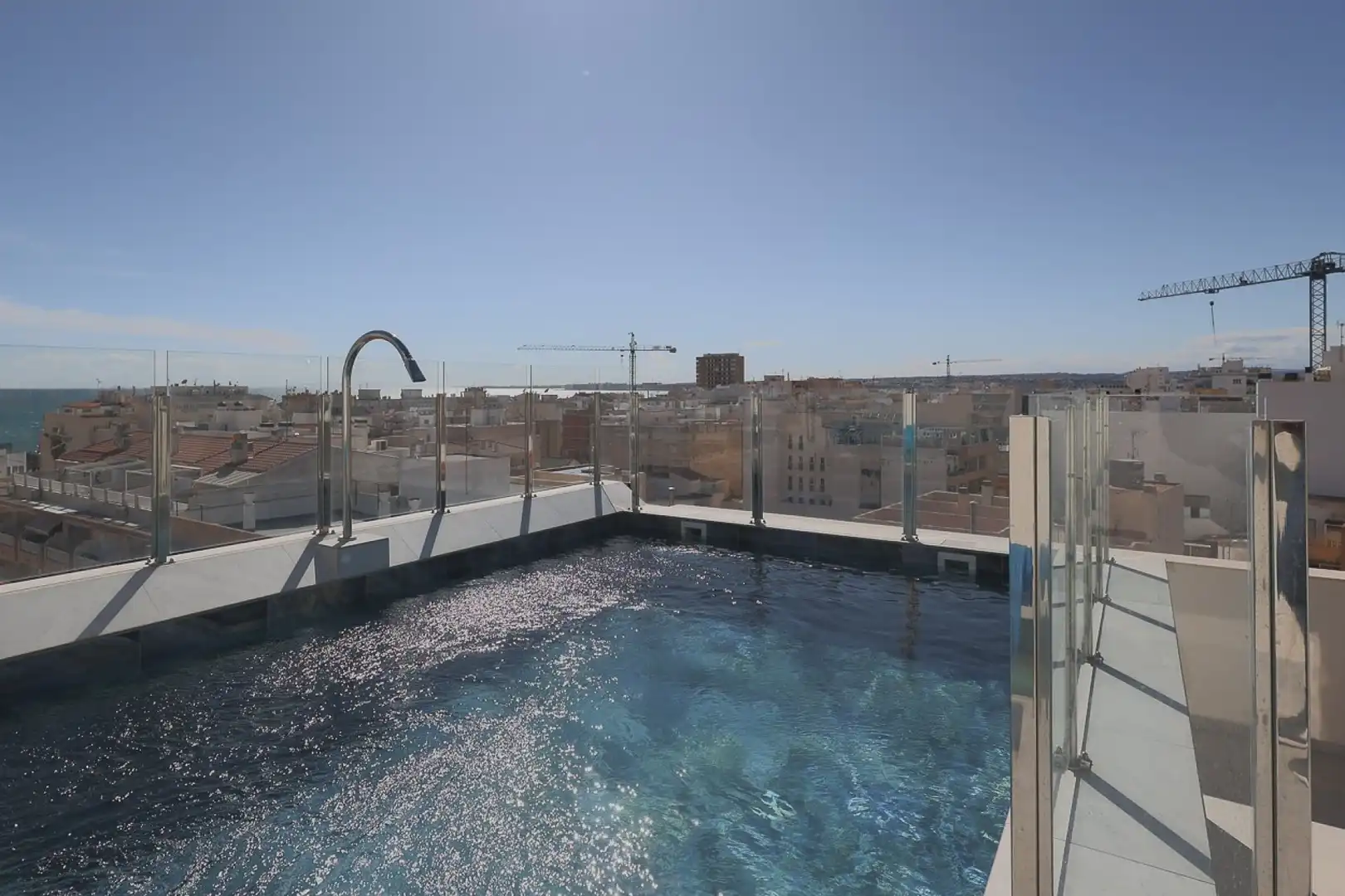 Schwimmbecken von Wohnung zum Verkauf in Torrevieja mit Klimaanlage, Heizung und Terrasse