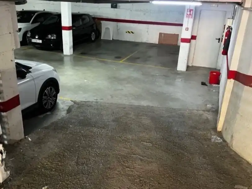 Parkplatz von Garage zur Miete in Pallejà