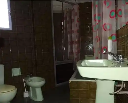 Bathroom of Flat for rent in Granada  with Heating, Terrace and Furnished