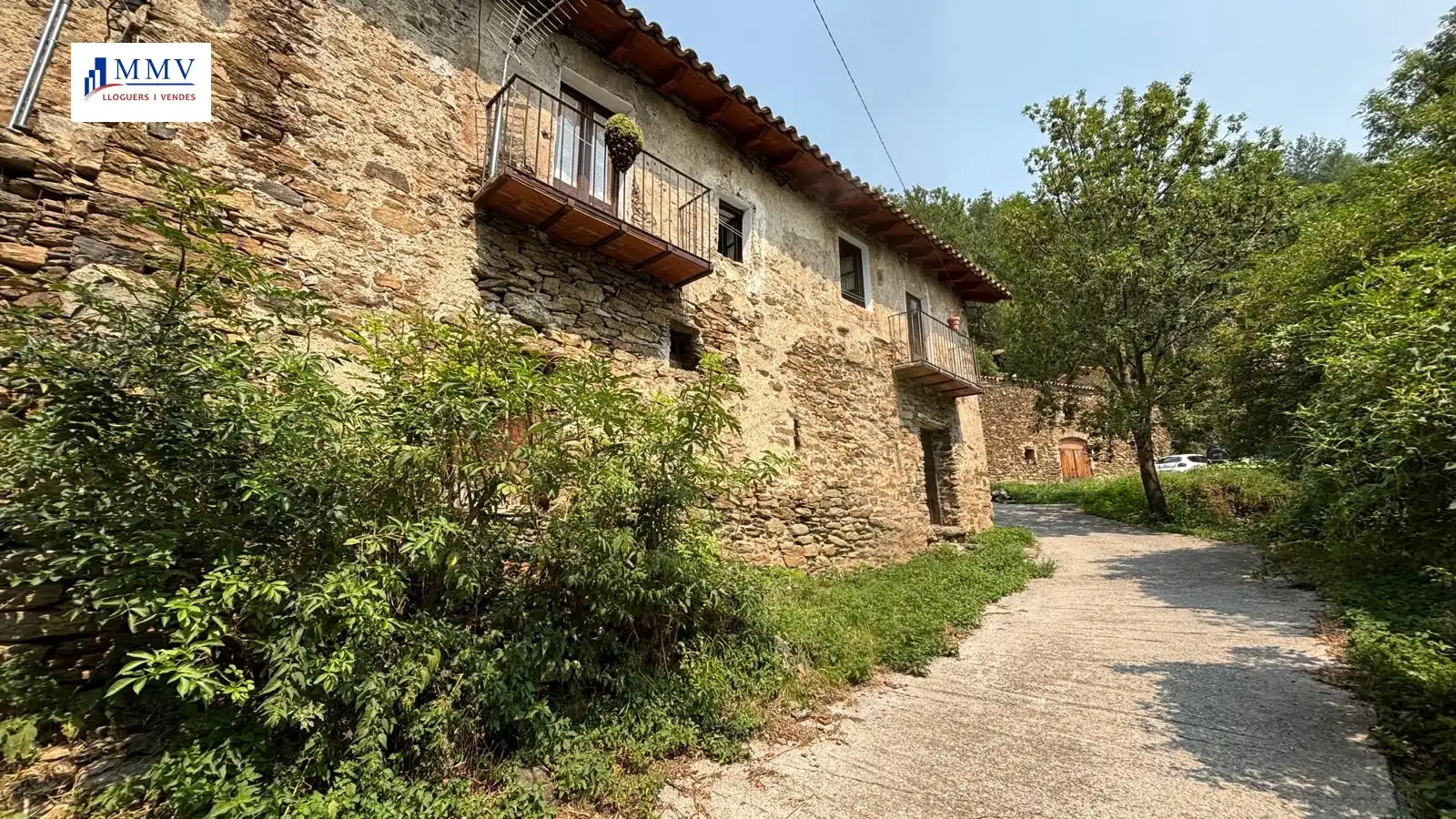 Vista exterior de Finca rústica en venda en Vilallonga de Ter amb Jardí privat i Moblat