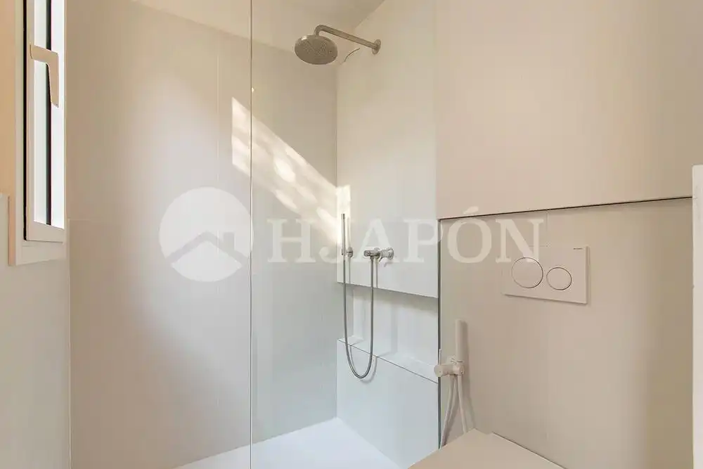Bany de Casa o xalet en venda en Badalona amb Aire condicionat, Calefacció i Terrassa