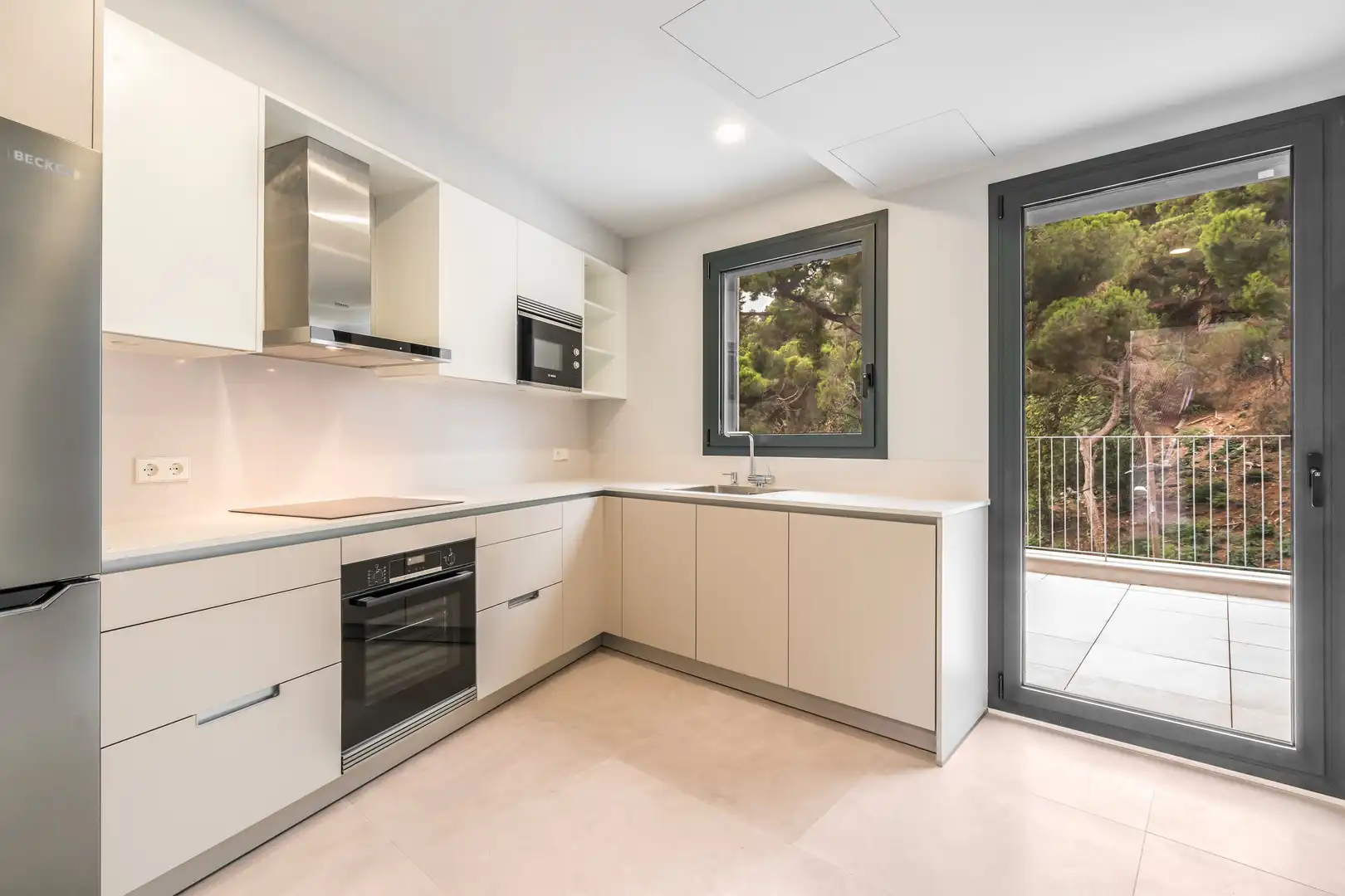 Cocina de Casa o chalet en venta en Barcelona con Aire acondicionado, Calefacción y Jardín privado