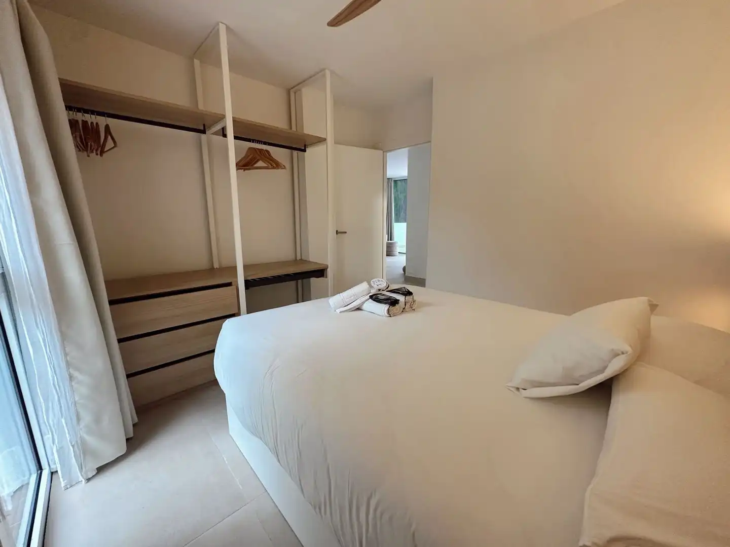Dormitori de Apartament de lloguer en Marbella amb Aire condicionat, Calefacció i Moblat