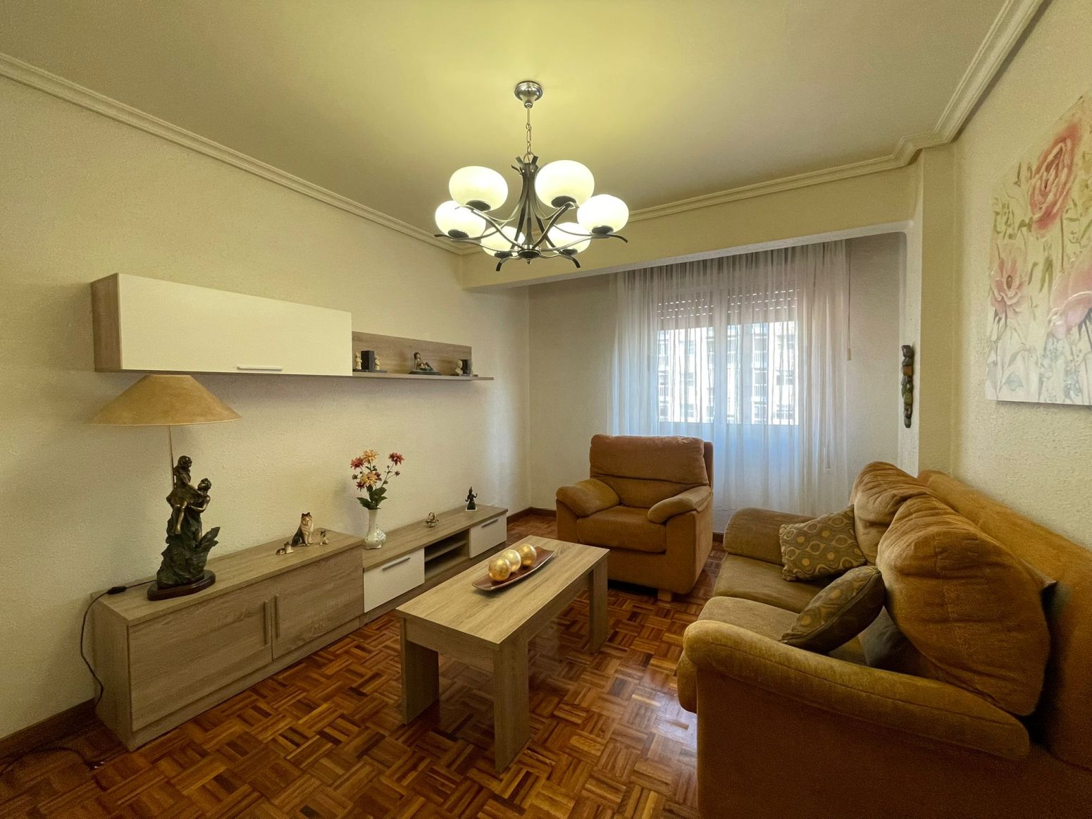Living room of Flat to rent in Burgos Capital  with Heating and Parquet flooring