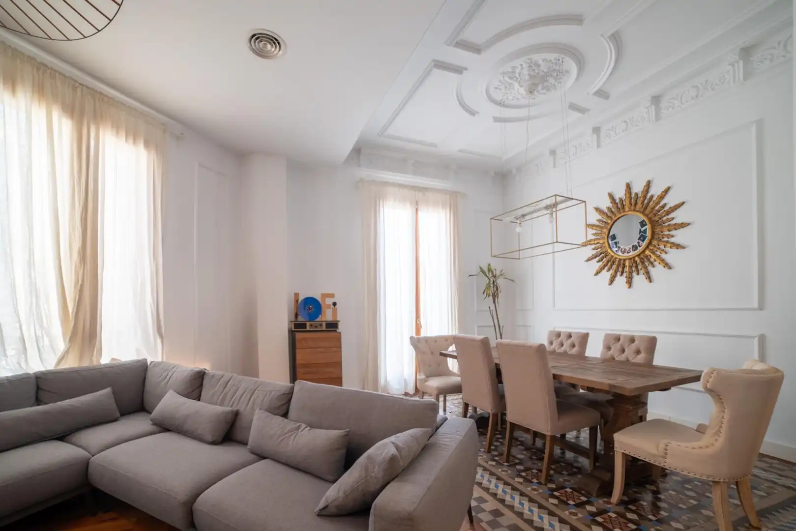 Flat with terrace for sale in CORTS CATALANES
