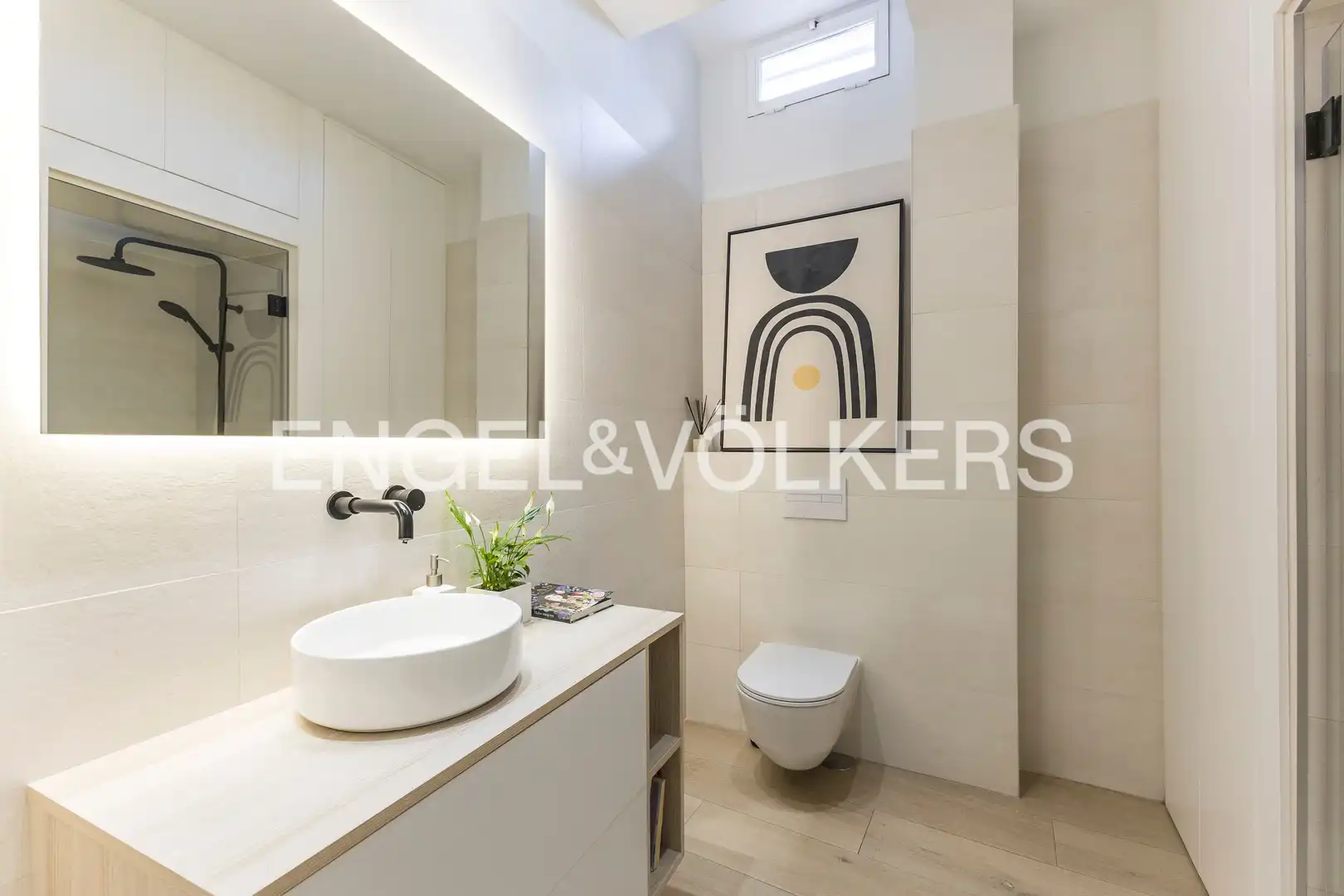 Bathroom of Flat for sale in Madrid  with Air Conditioner, Heating and Storage room
