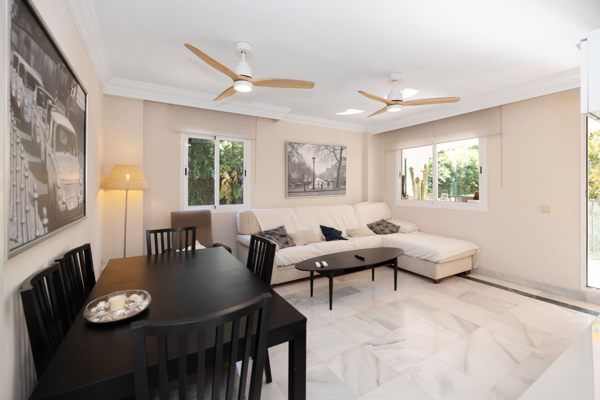Living room of Flat for sale in Marbella  with Air Conditioner, Terrace and Community pool