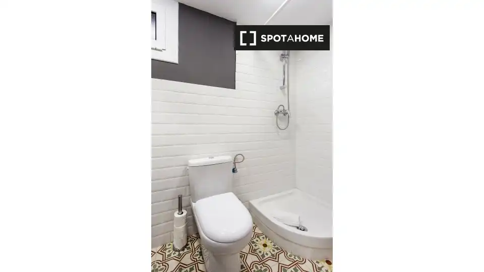Bathroom of Flat for rent in L'Hospitalet de Llobregat  with Air Conditioner, Heating and Furnished