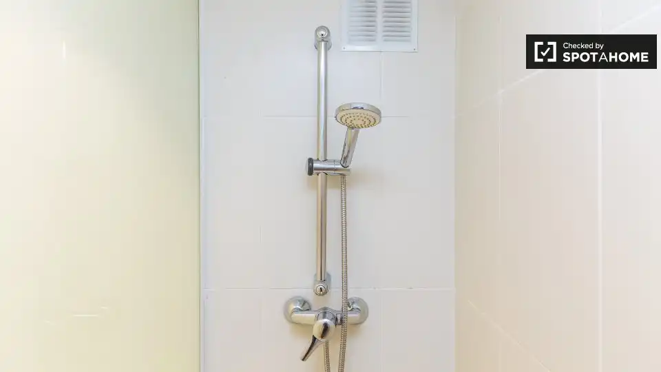 Badezimmer von Wohnung zur Miete in Sarrià - Sant Gervasi