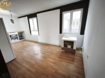Piso con balcón en venta en Calle del Monte