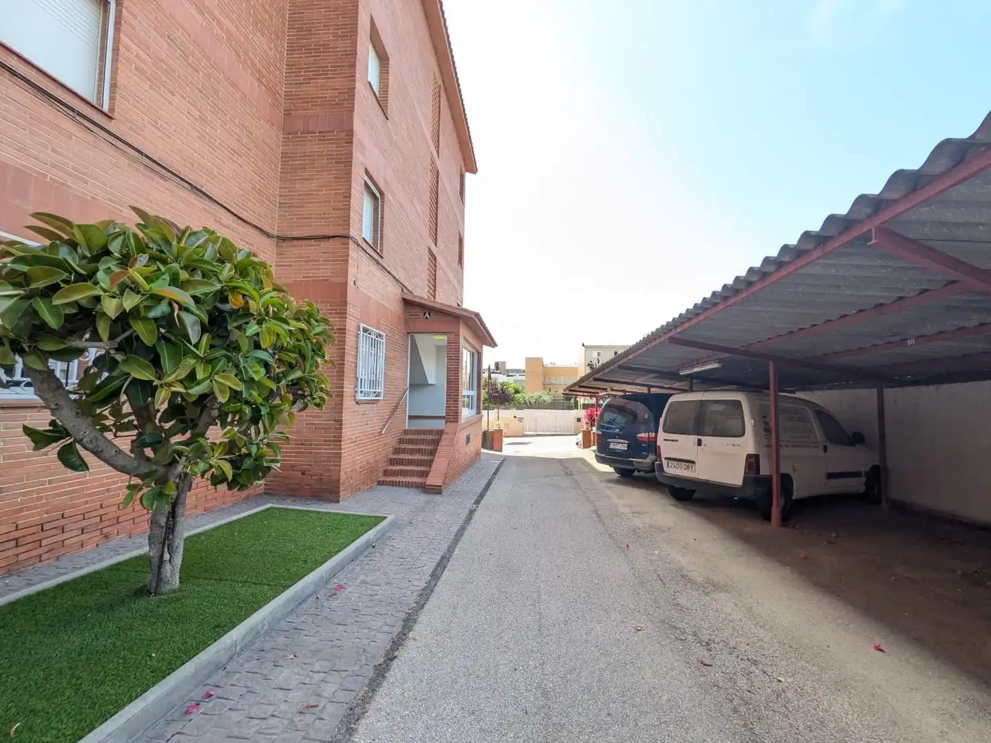 Aparcament de Àtic en venda en Roda de Berà amb Jardí privat, Traster i Piscina
