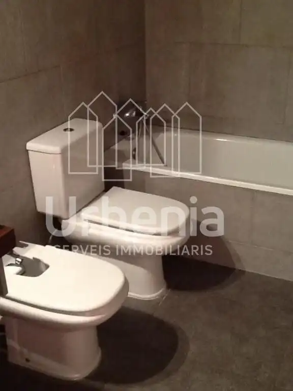 Baño de Dúplex en venta en Gelida con Aire acondicionado, Terraza y Amueblado