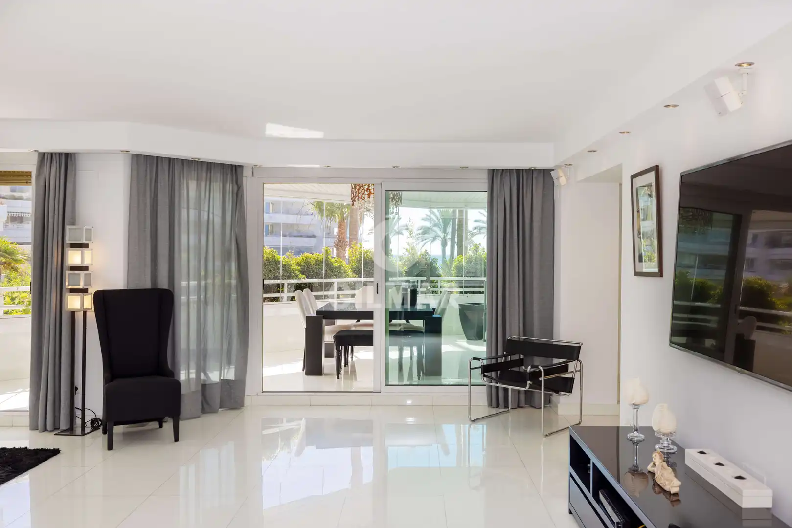 Sala d'estar de Apartament en venda en Marbella amb Calefacció, Jardí privat i Traster