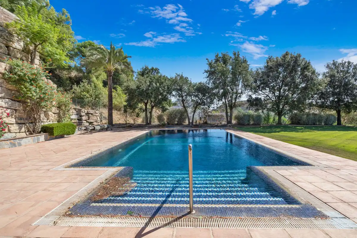 Chalet con piscina en venta en San Pedro de Alcántara