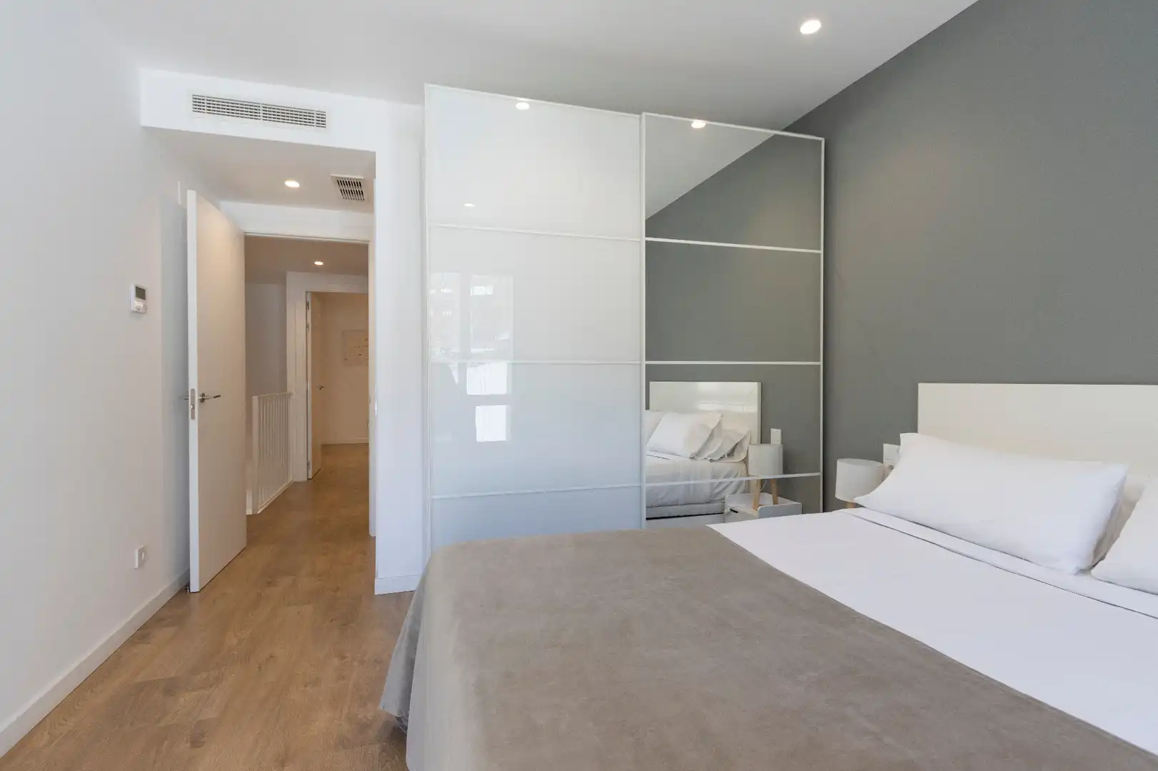 Bedroom of Duplexes for sale in Barcelona  with Air Conditioner, Heating and Parquet flooring