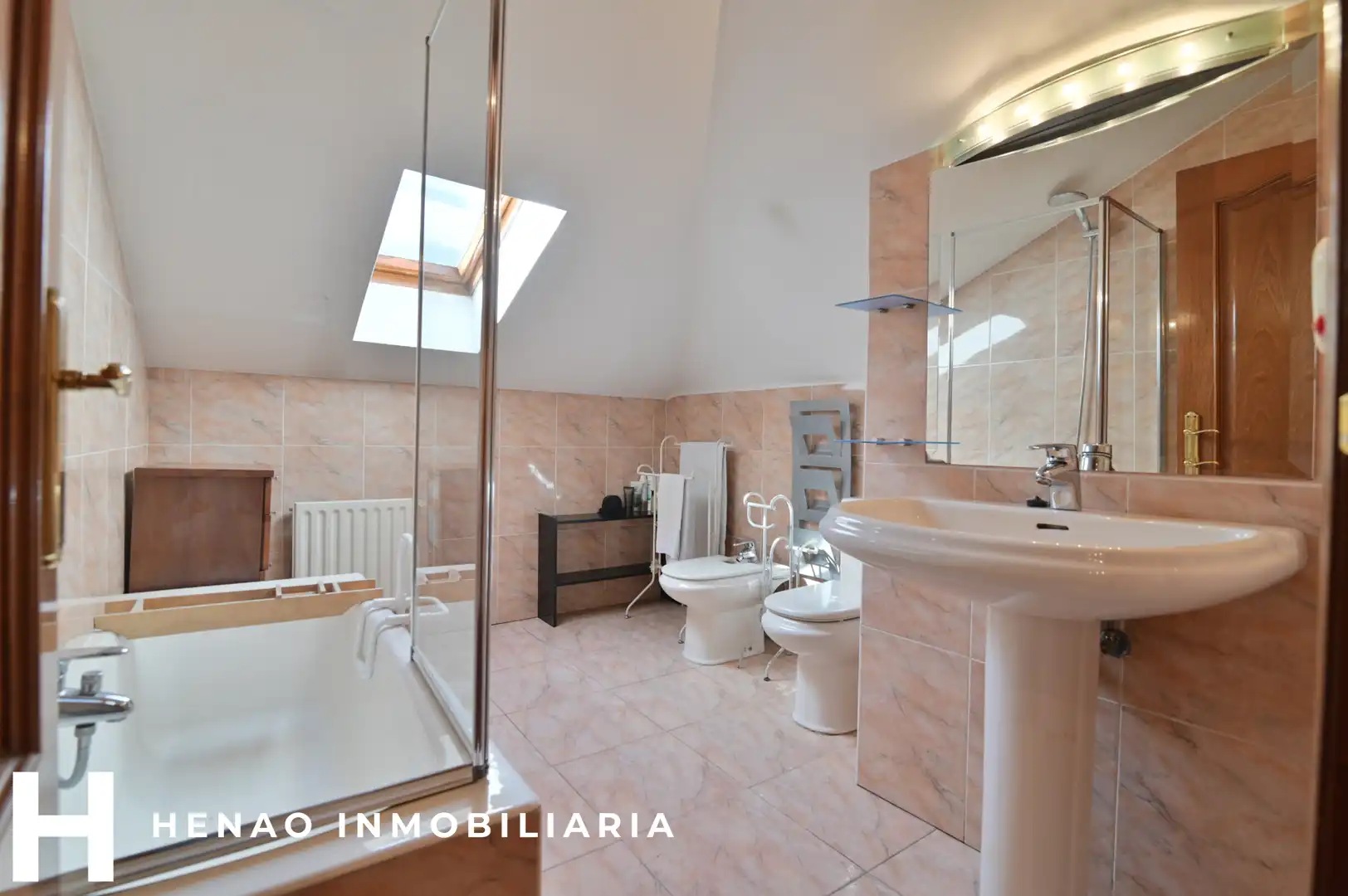 Bathroom of Duplexes for sale in Bilbao   with Heating, Furnished and Oven