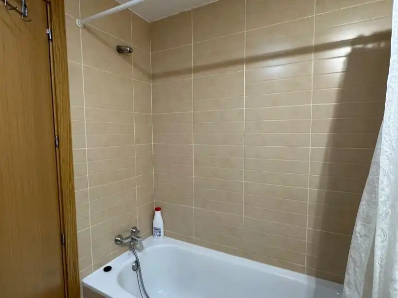 Badezimmer von Dachboden zur Miete in Murcia mit Klimaanlage, Terrasse und Möbliert