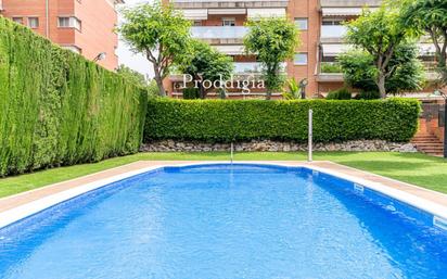 Swimming pool of Flat for sale in Sant Cugat del Vallès  with Air Conditioner, Heating and Terrace